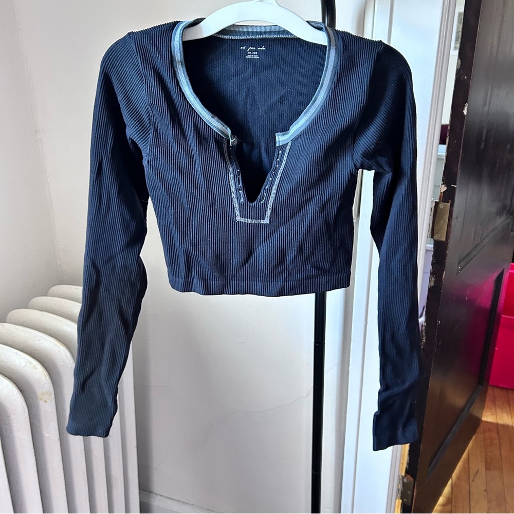 like new urban outfitters black and teal crop long sleeve top - Picture 1 of 3